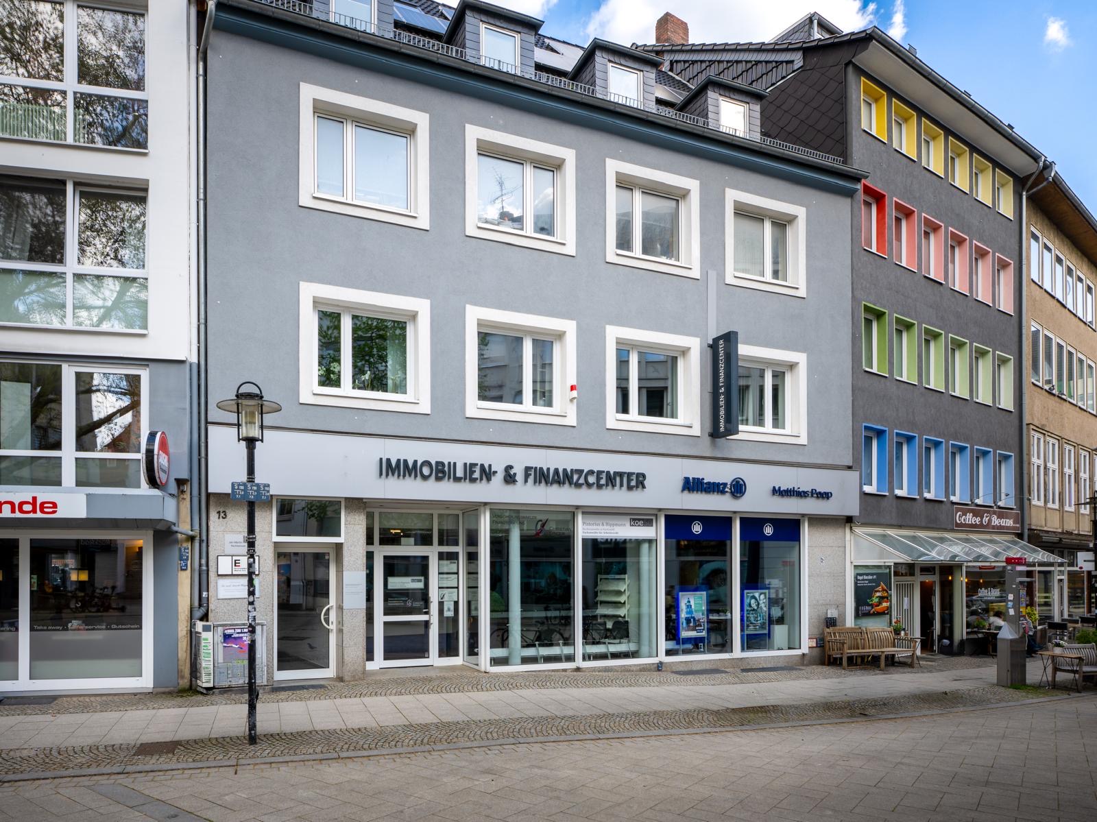 Fassade des Immobilien- und Finanzcenters in der Scheelenstraße 13, Hildesheim — Sitz der Grundstücksverwaltung Ehlert seit 2013.