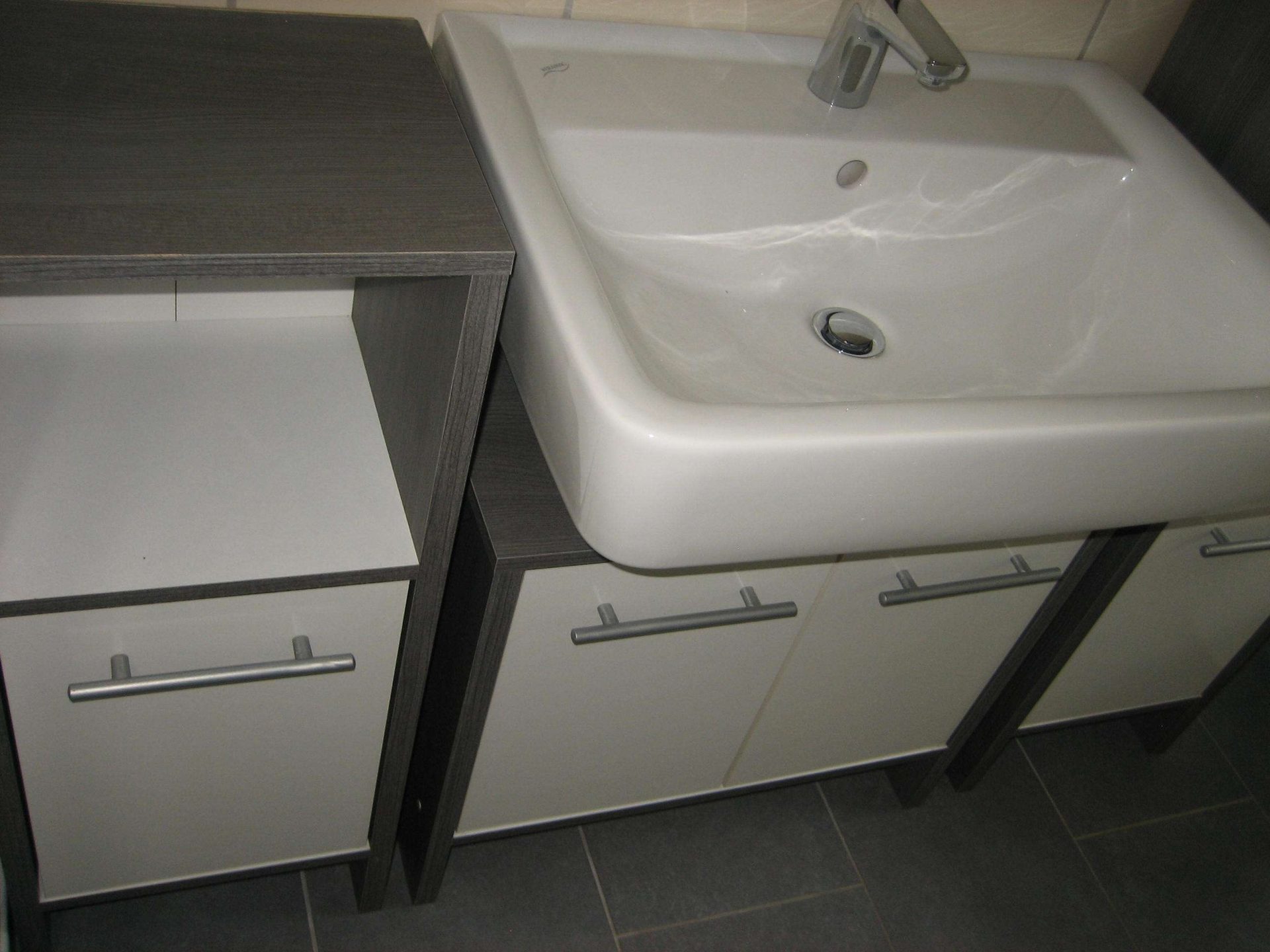 62 EG re Bad Waschbecken