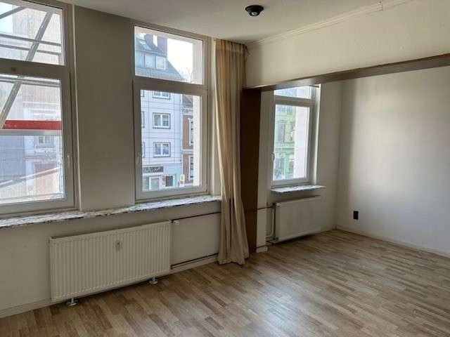 32 199 I. OG Wohnzimmer